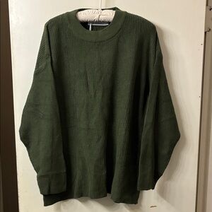 NWT Women’s  Green Crewneck Sweater  Medium